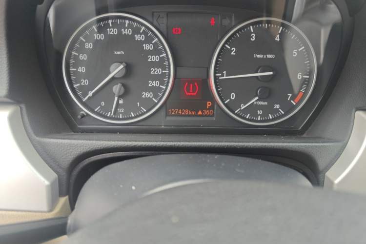 Used BMW 3 Series 2012 318i Leading Model Odometer Close Up
