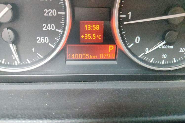 Used BMW 3 Series 2012 318i Leading Model Odometer Close Up
