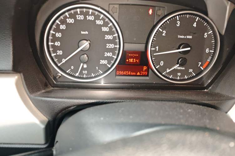 Used BMW 3 Series 2012 318i Leading Model Odometer Close Up