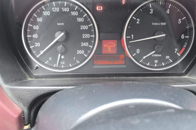 Used BMW 3 Series 2012 320i Luxury Edition Odometer Close Up