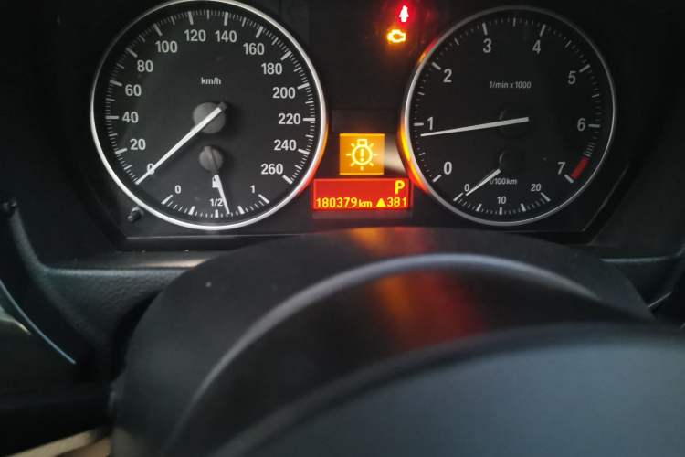 Used BMW 3 Series 2012 318i Leading Model Odometer Close Up