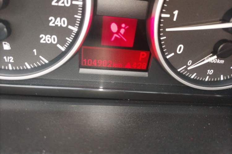 Used BMW 3 Series 2012 318i Leading Model Odometer Close Up