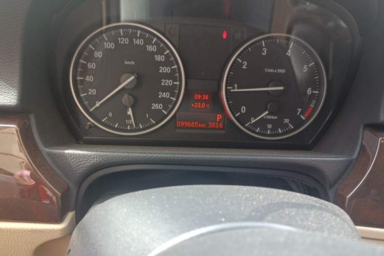 Used BMW 3 Series 2012 320i Sport Edition Odometer Close Up