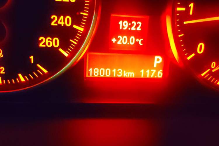 Used BMW 3 Series 2012 320i Sport Edition Odometer Close Up