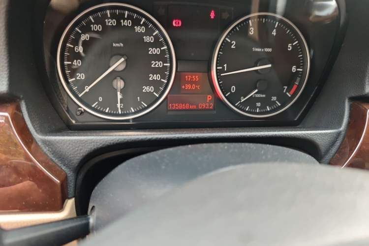 Used BMW 3 Series 2012 320i Sport Edition Odometer Close Up
