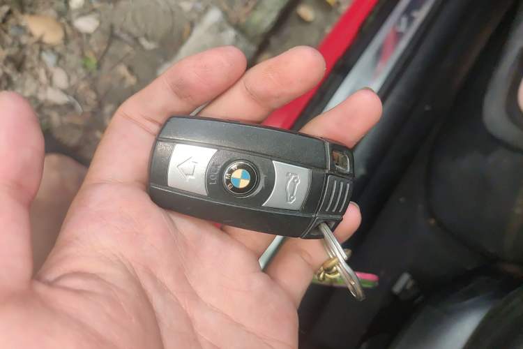 Used BMW 3 Series 2012 320i Luxury Edition Vehicle Key