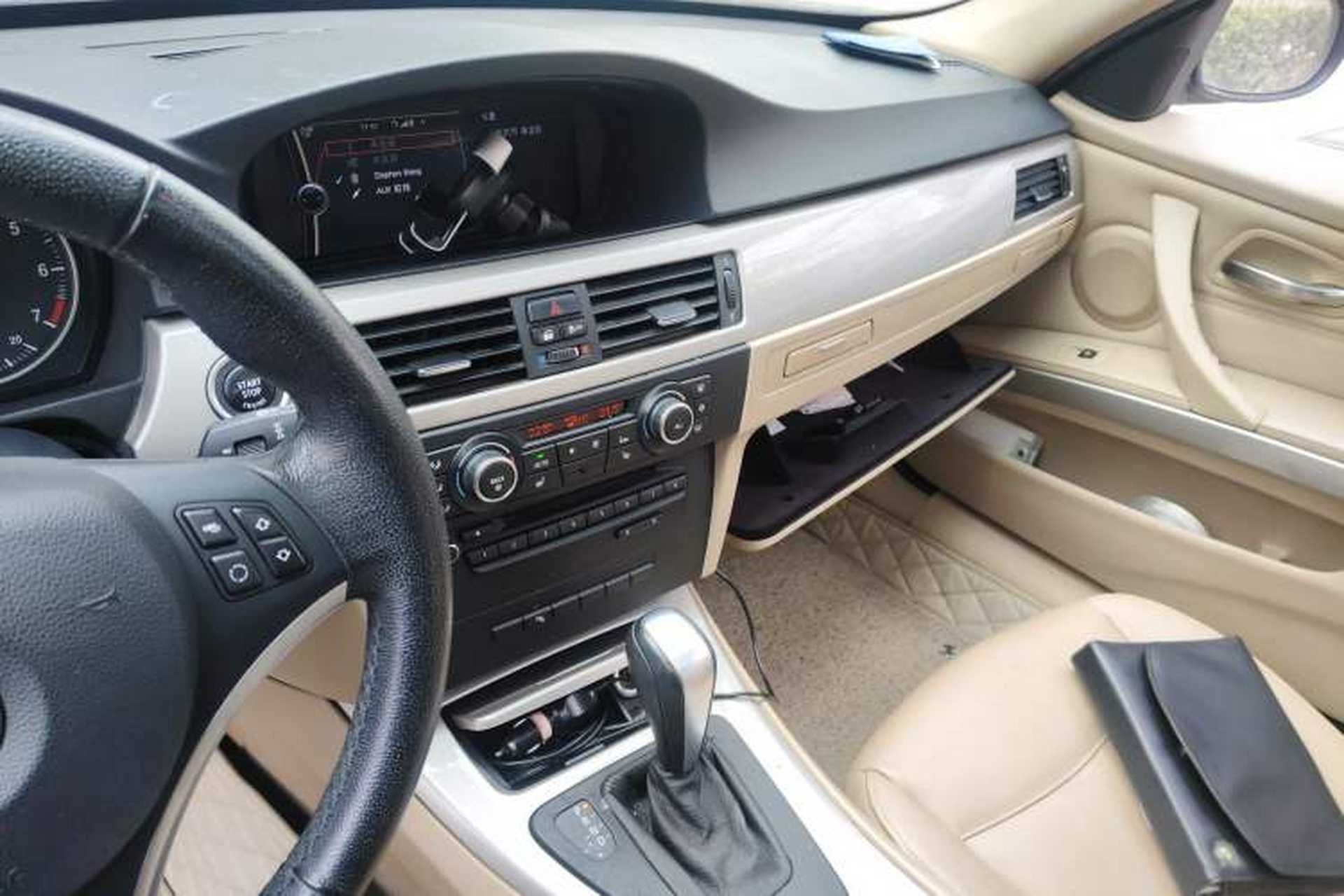 Used BMW 3 Series 2012 320i Luxury Edition Audio And AC Panel