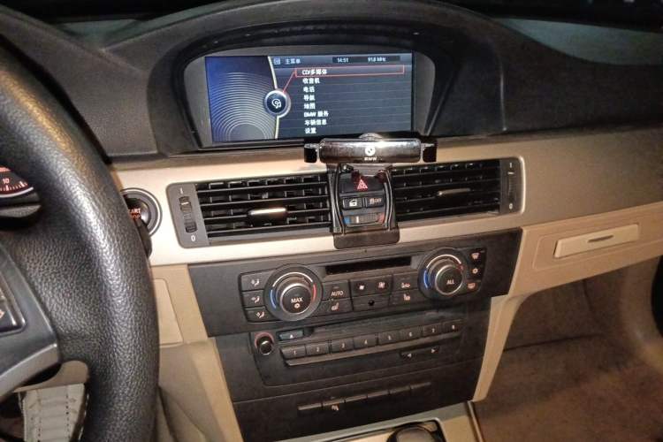 Used BMW 3 Series 2012 320i Luxury Edition Audio And AC Panel