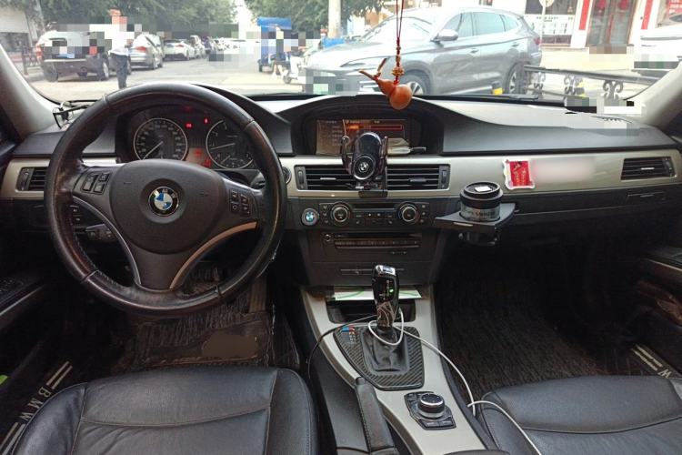 Used BMW 3 Series 2012 320i Luxury Edition Center Console