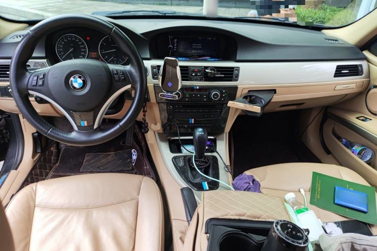 Used BMW 3 Series 2012 320i Luxury Edition Center Console