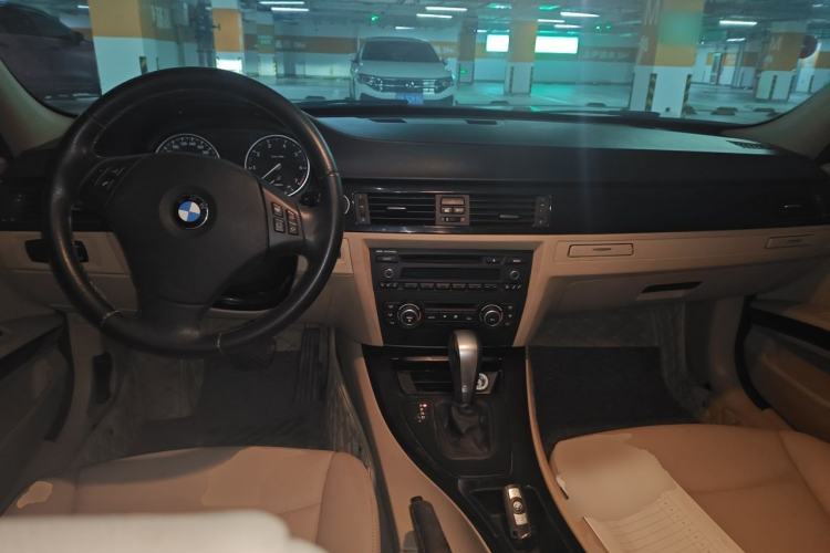 Used BMW 3 Series 2012 318i Leading Model Center Console