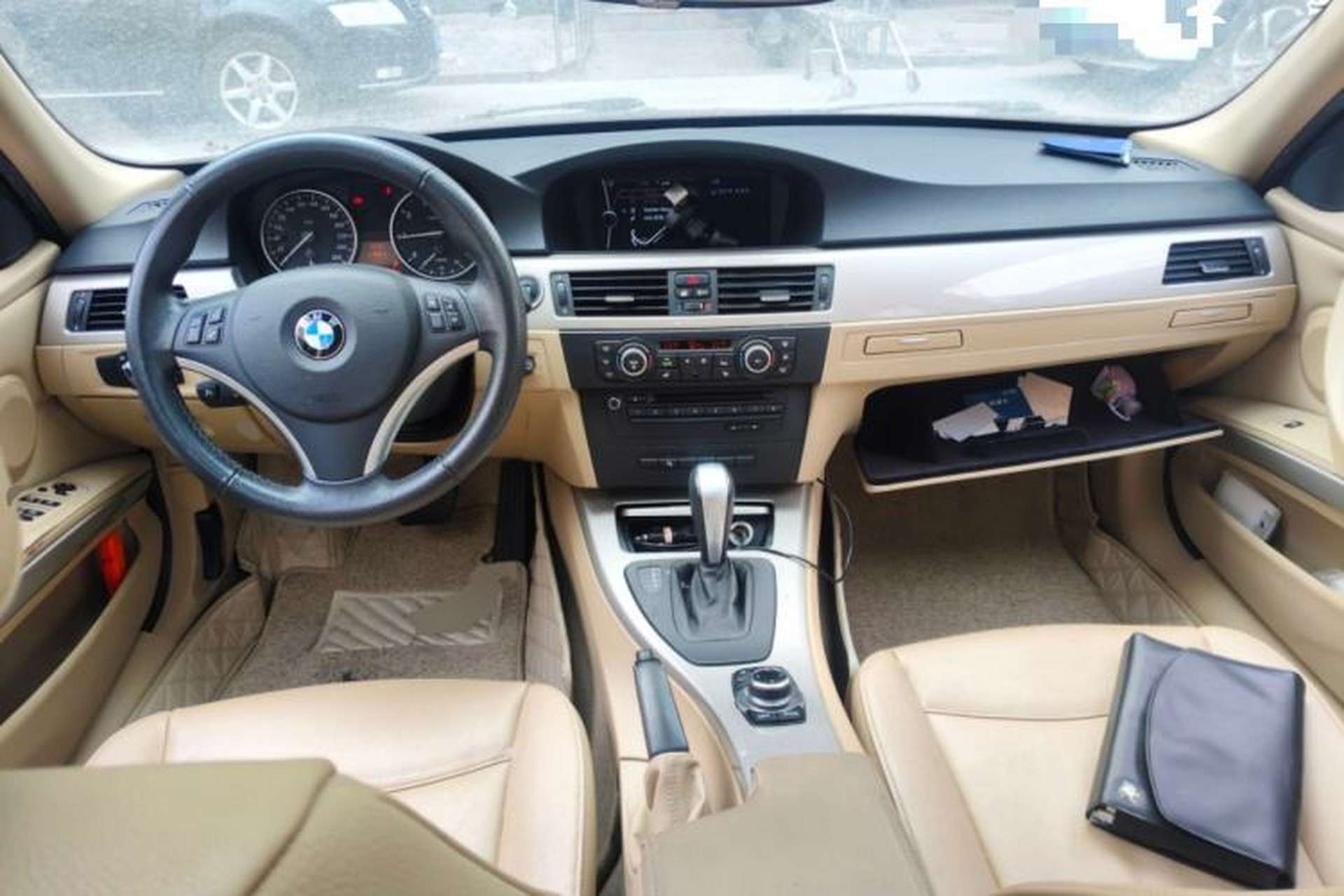 Used BMW 3 Series 2012 320i Luxury Edition Center Console