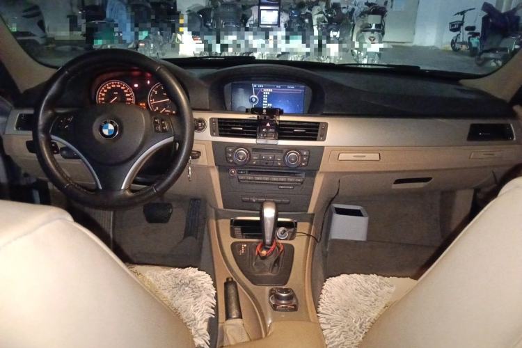 Used BMW 3 Series 2012 320i Luxury Edition Center Console