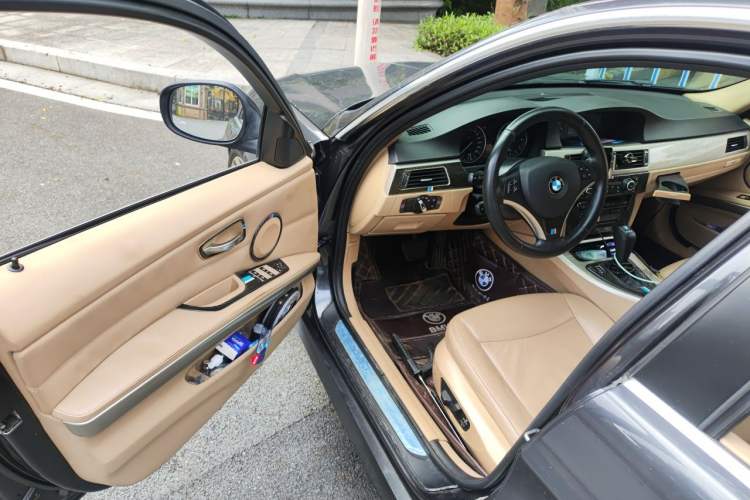 Used BMW 3 Series 2012 320i Luxury Edition Driver Seat