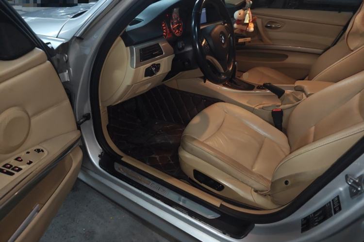 Used BMW 3 Series 2012 320i Luxury Edition Driver Seat
