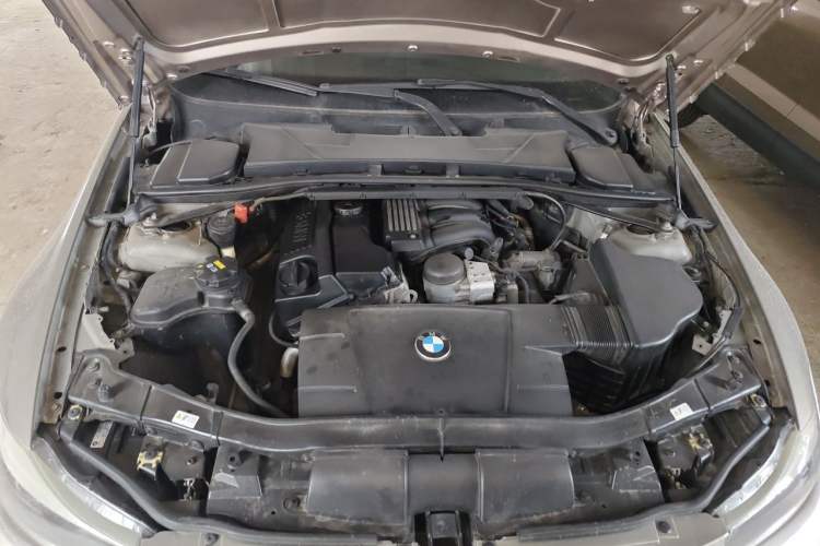 Used BMW 3 Series 2012 318i Leading Model Engine Bay