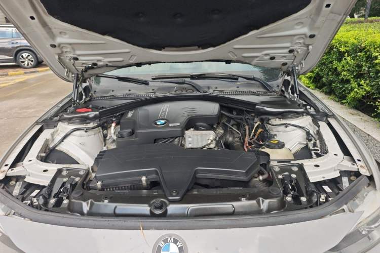Used BMW 3 Series  Engine Bay