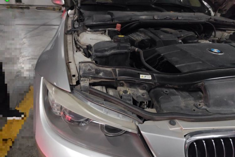 Used BMW 3 Series 2012 320i Luxury Edition Engine Bay Right