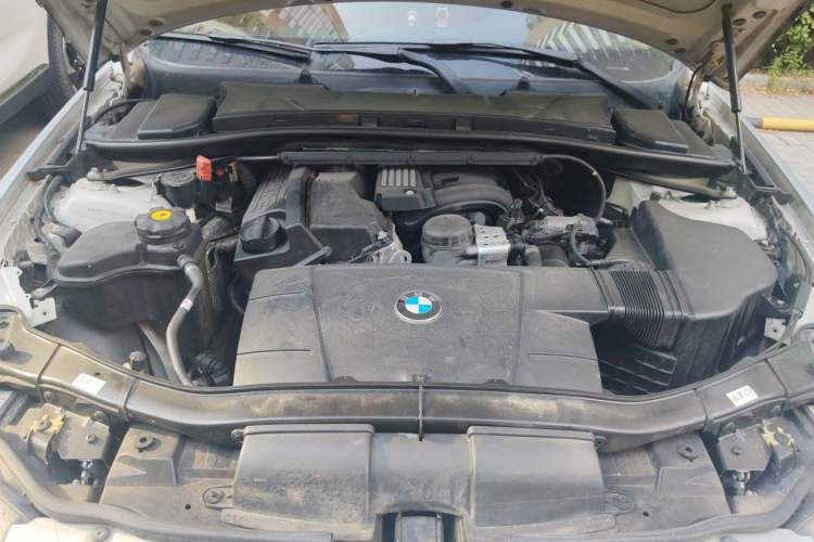 Used BMW 3 Series 2012 318i Leading Model Engine Bay
