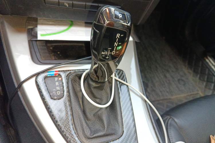 Used BMW 3 Series 2012 320i Luxury Edition Gear Lever