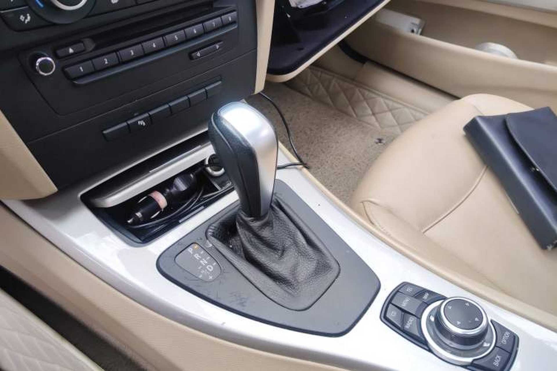 Used BMW 3 Series 2012 320i Luxury Edition Gear Lever