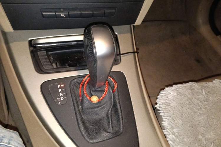 Used BMW 3 Series 2012 320i Luxury Edition Gear Lever