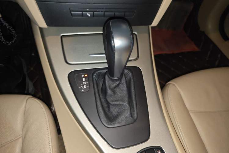 Used BMW 3 Series 2012 320i Luxury Edition Gear Lever