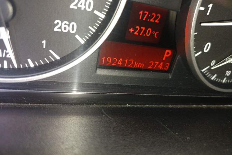 Used BMW 3 Series 2012 320i Luxury Edition Odometer Close Up