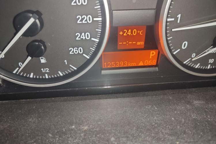 Used BMW 3 Series 2012 318i Leading Model Odometer Close Up
