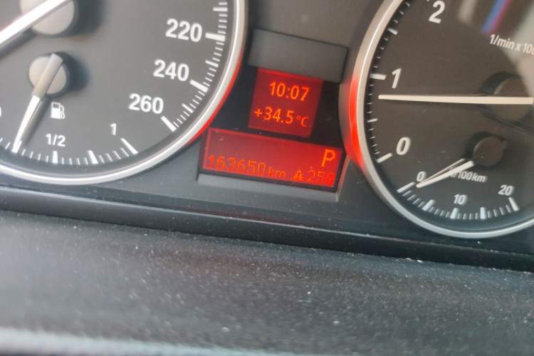 Used BMW 3 Series 2012 318i Leading Model Odometer Close Up