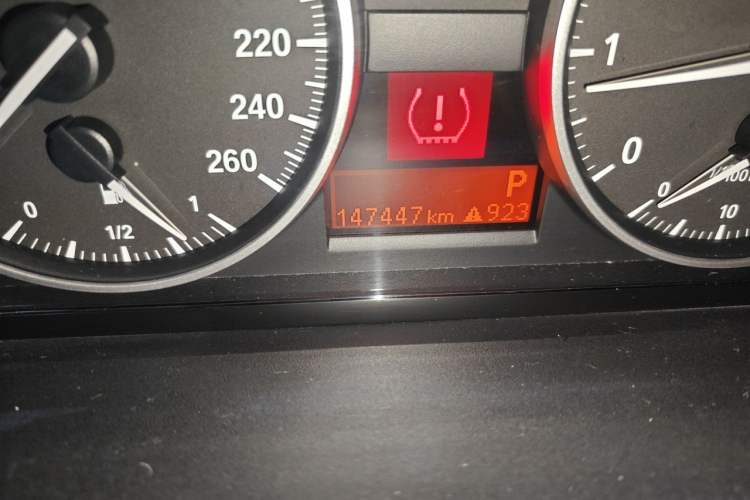Used BMW 3 Series 2012 318i Leading Model Odometer Close Up