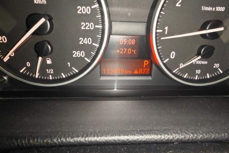 Used BMW 3 Series 2012 320i Luxury Edition Odometer Close Up
