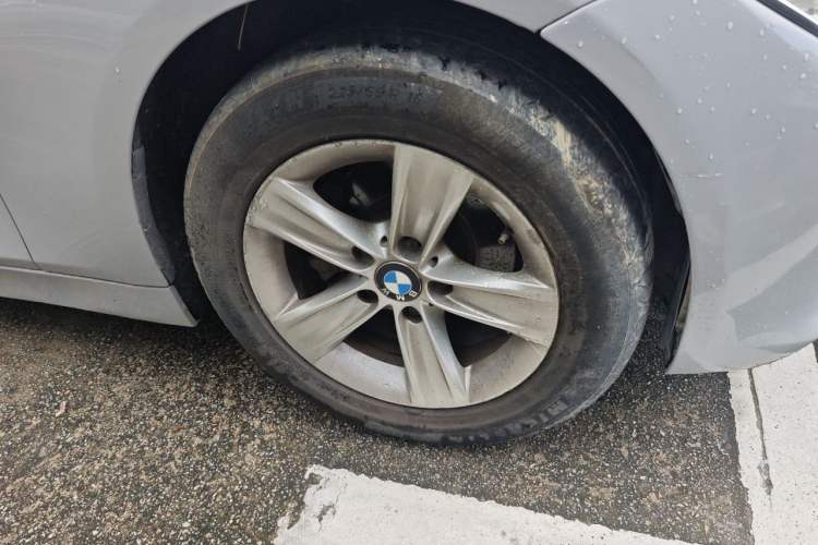 Used BMW 3 Series  Right Front Wheel Hub
