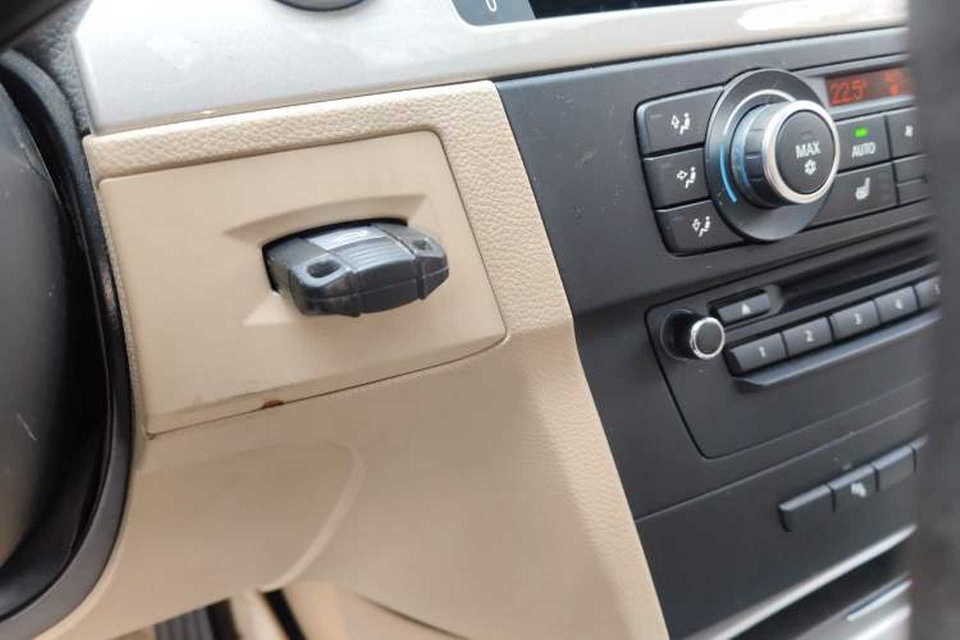 Used BMW 3 Series 2012 320i Luxury Edition Vehicle Key
