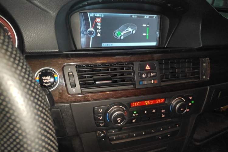 Used BMW 3 Series 2012 325i Luxury Edition Audio And AC Panel
