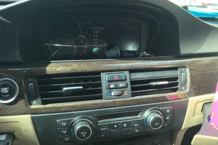 Used BMW 3 Series 2012 325i Luxury Edition Audio And AC Panel