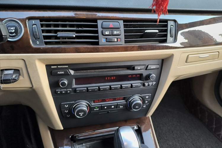 Used BMW 3 Series 2012 320i Sport Edition Audio And AC Panel
