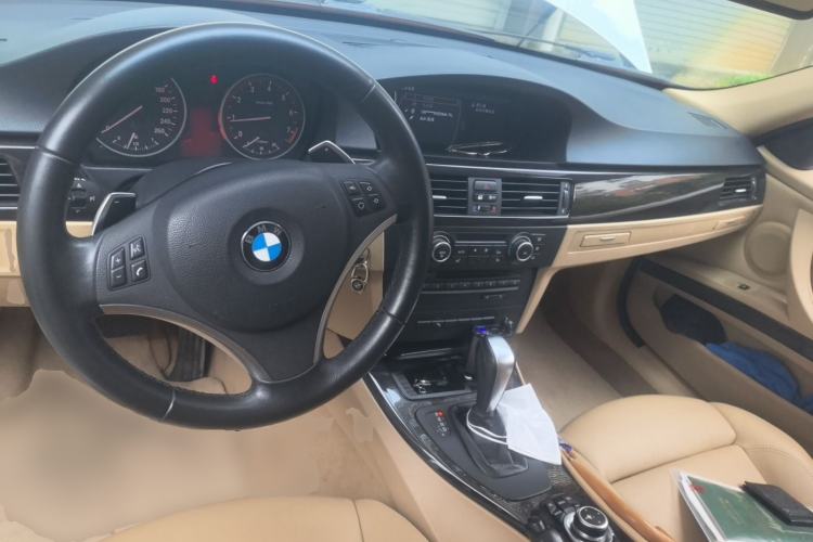 Used BMW 3 Series 2012 325i Luxury Edition Center Console