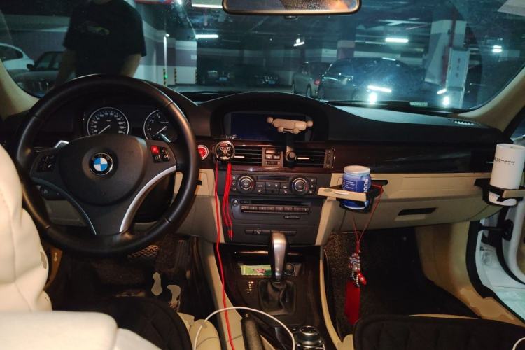 Used BMW 3 Series 2012 325i Luxury Edition Center Console