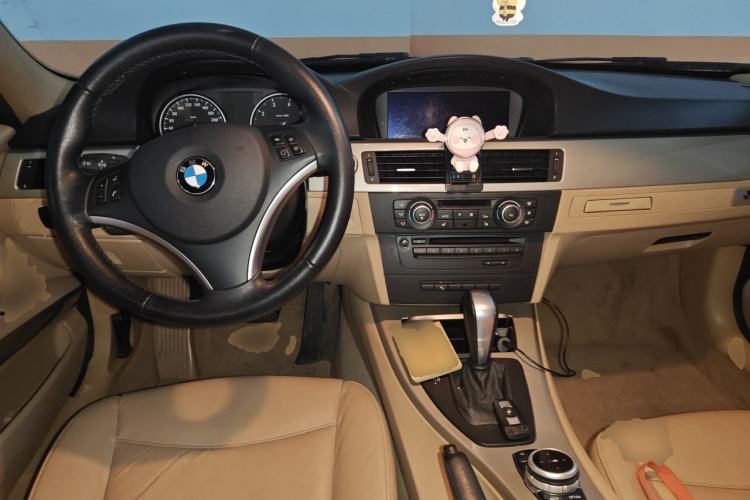 Used BMW 3 Series 2012 320i Luxury Edition Center Console