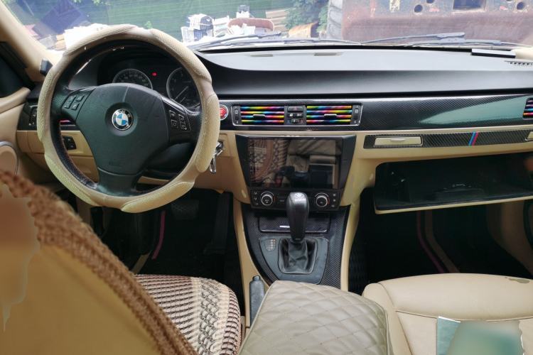 Used BMW 3 Series 2012 320i Sport Edition Center Console