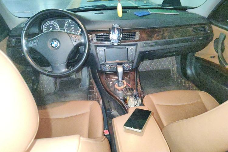 Used BMW 3 Series 2012 320i Sport Edition Center Console