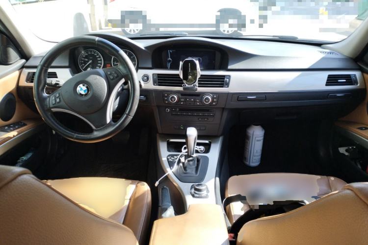 Used BMW 3 Series 2012 320i Luxury Edition Center Console