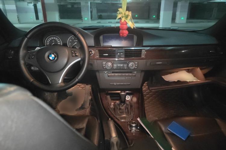 Used BMW 3 Series 2012 325i Luxury Edition Center Console