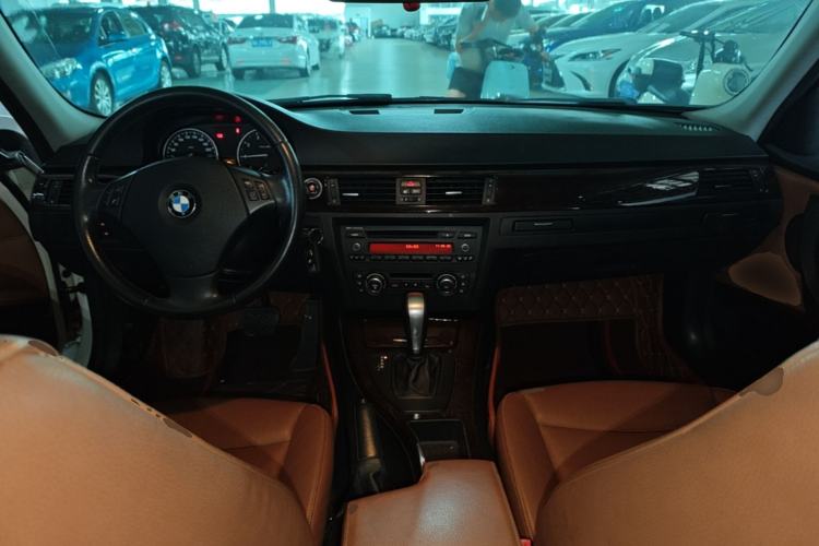 Used BMW 3 Series 2012 320i Sport Edition Center Console