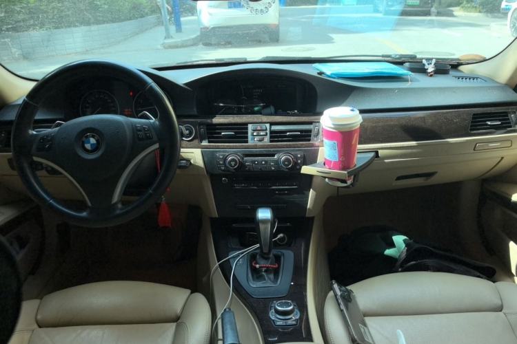 Used BMW 3 Series 2012 325i Luxury Edition Center Console