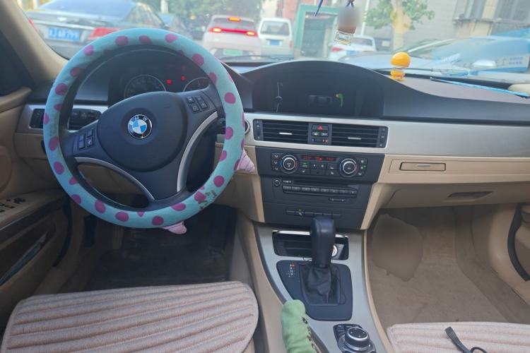 Used BMW 3 Series 2012 320i Luxury Edition Center Console