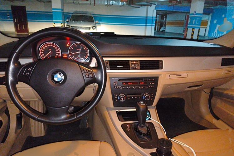 Used BMW 3 Series 2012 318i Leading Model Center Console