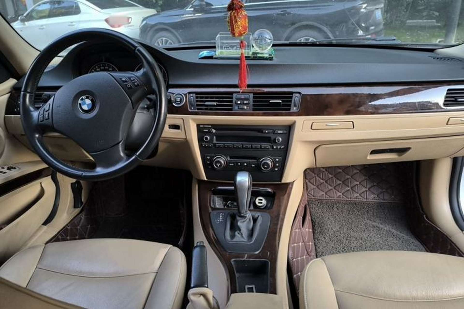 Used BMW 3 Series 2012 320i Sport Edition Center Console