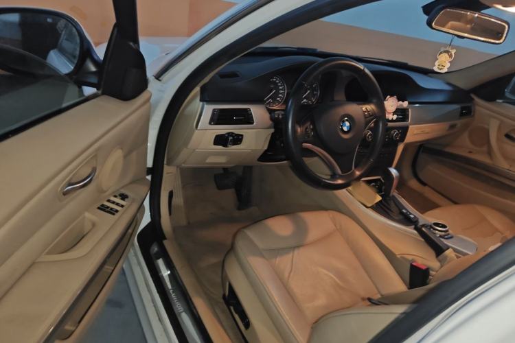 Used BMW 3 Series 2012 320i Luxury Edition Driver Seat